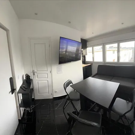 F2 Meublé - équipé - Tv Netflix - 4 Personnes *